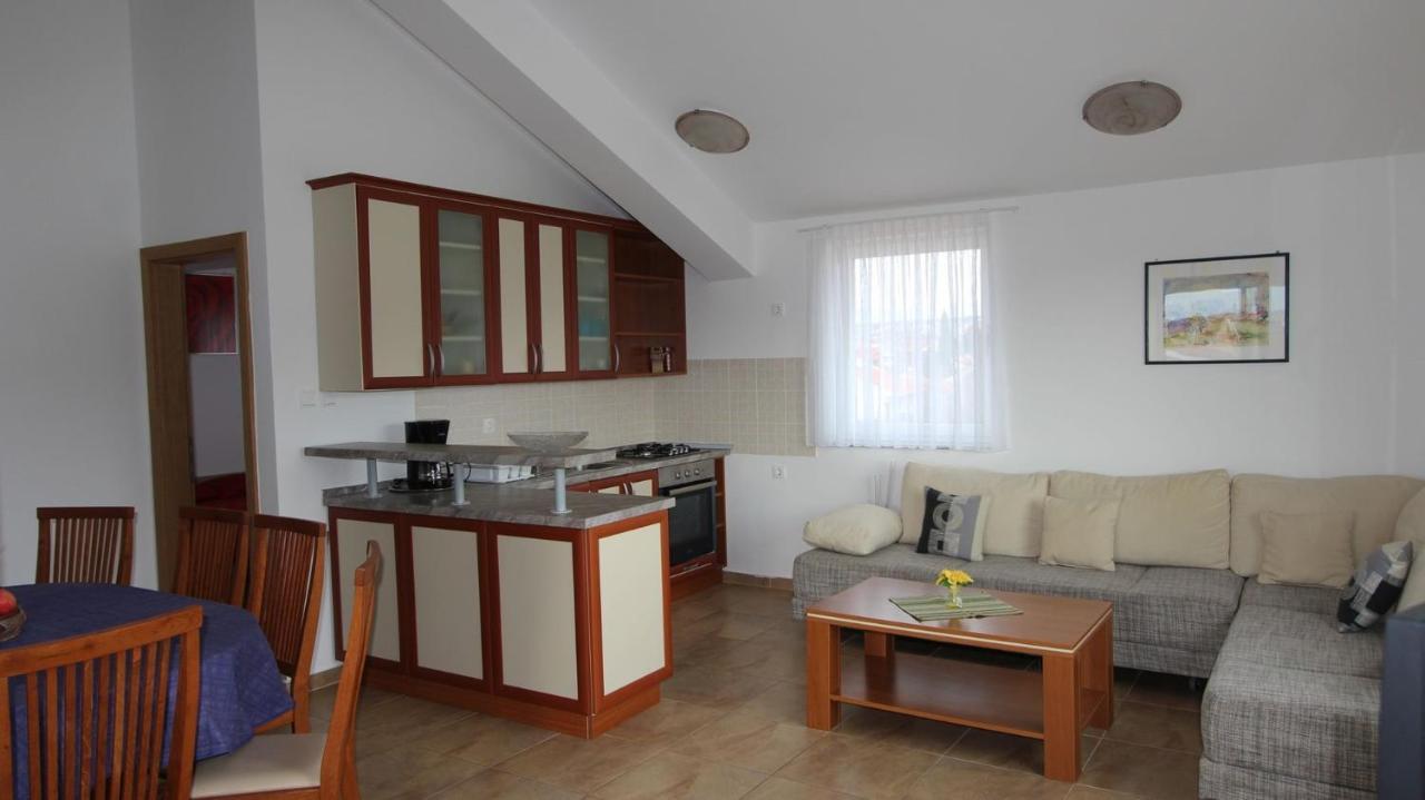 Apartments Vabec Malinska Exterior foto